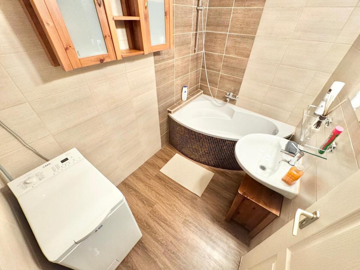 Apartment T27 *