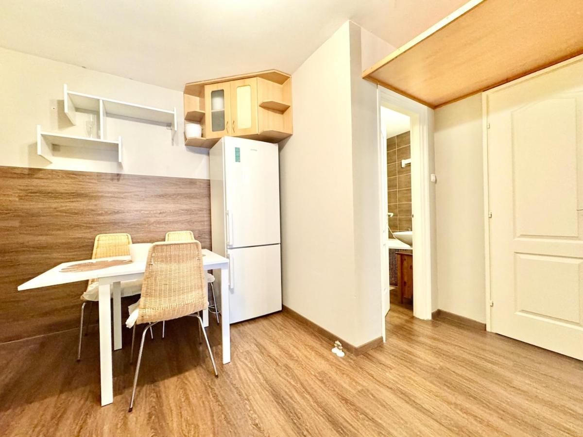 Apartment T27 *